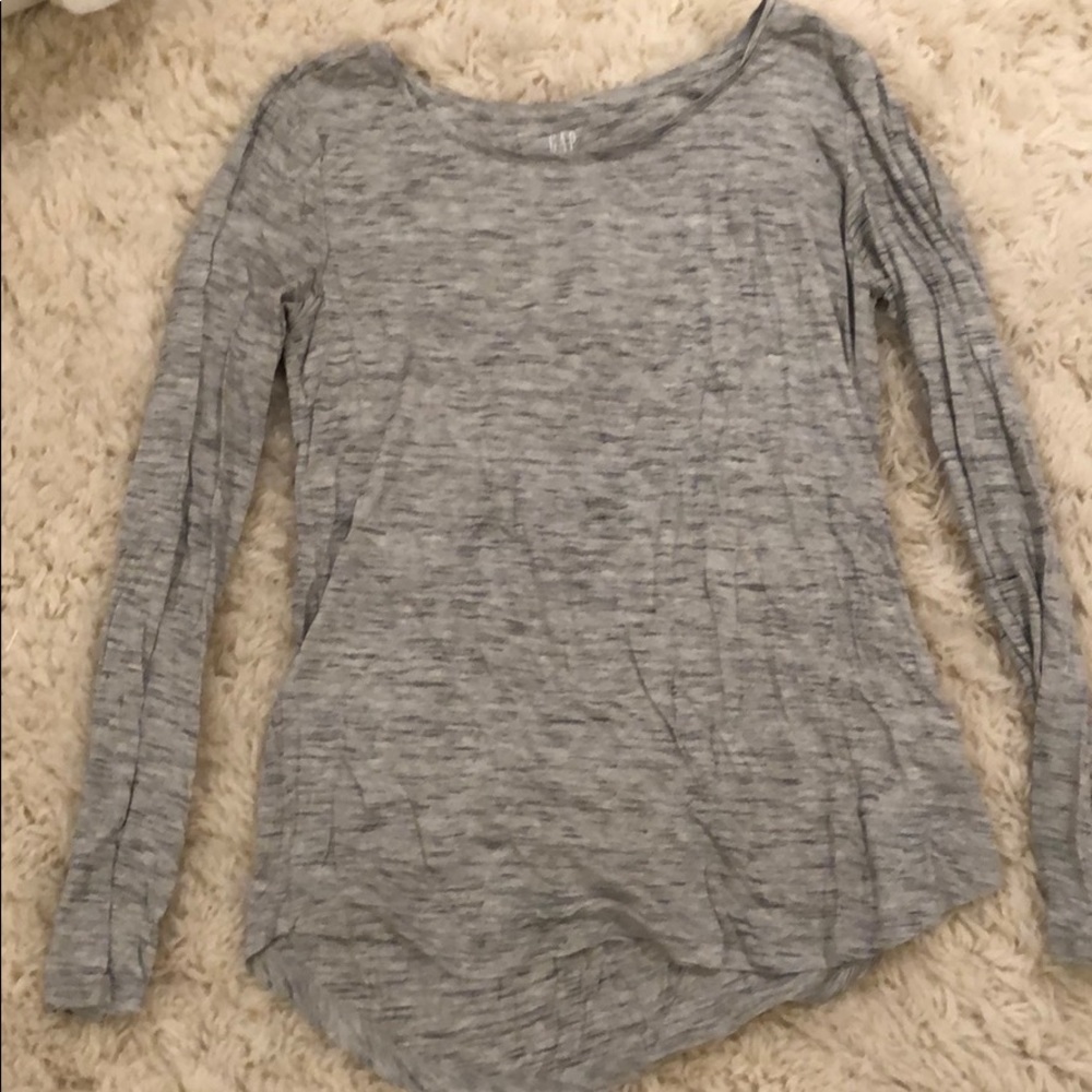 grey long sleeve T-shirt